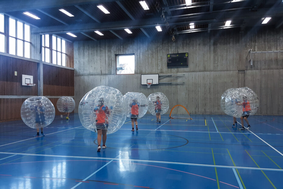 Bubble Soccer Polterabend in einer Halle