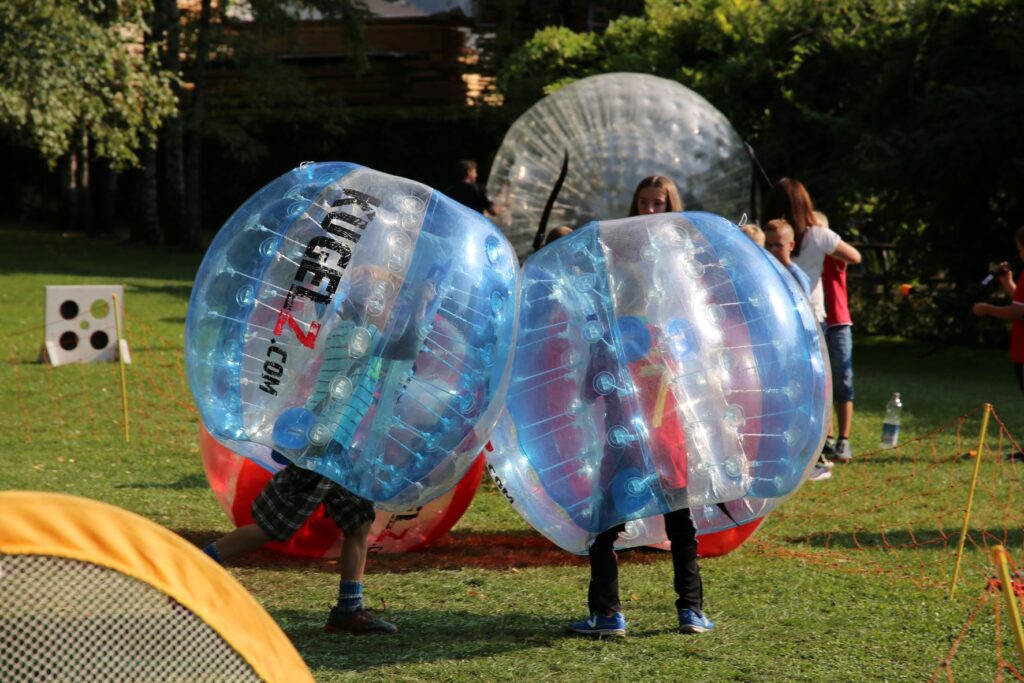 Kinder Bubble Soccer von Ländle Event. Auf dem dornbirner Spielefest