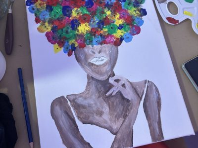 Paint and Drink Event von Ländle Event. Gemaltes Bild einer Teilnehmerin: Frau mit Farbtupfer als Haare.